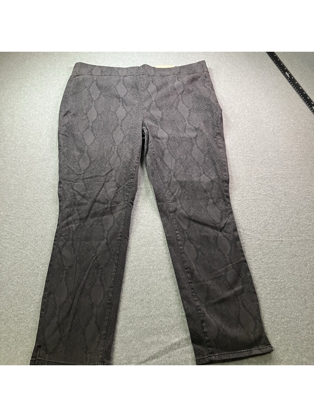 NYDJ Grey Snakeskin Print Lift Tuck Pull On Pants Womens 14 Straight Leg-NEW